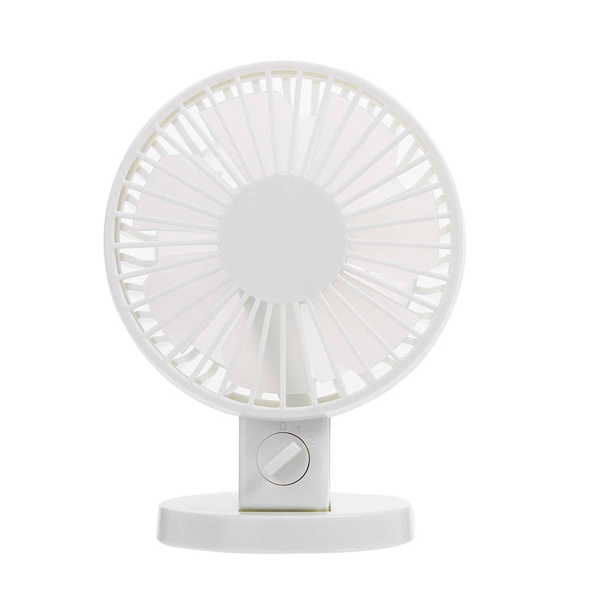 Ein weißer Tischventilator mit drei Flügeln und einem runden Sockel.