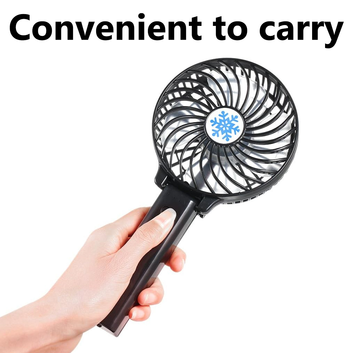 Eine Hand hält einen schwarzen tragbaren Ventilator mit blauem Schneeflockenlogo. Text: "Bequem zu tragen".