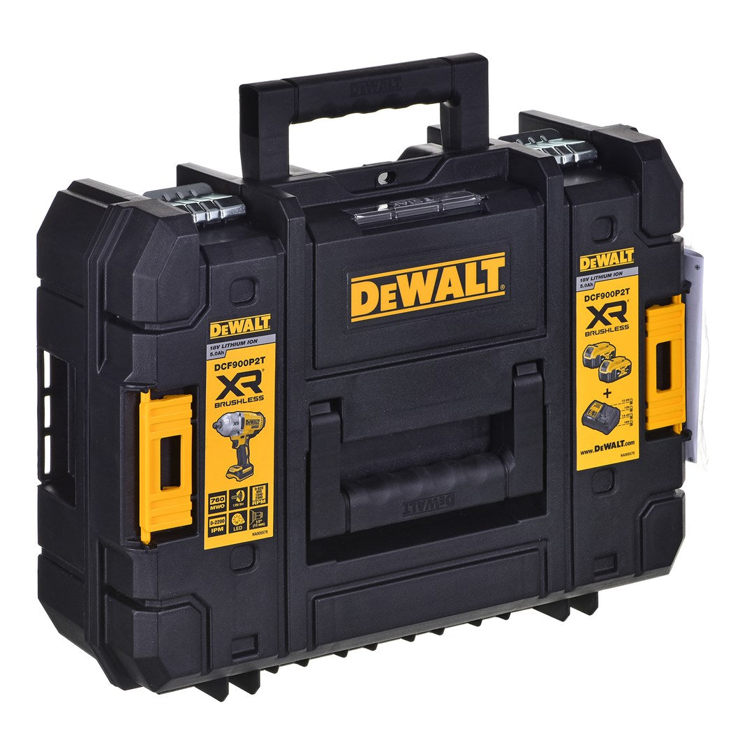 Schwarzer Werkzeugkasten von DeWalt mit gelben Akzenten und einem Griff.