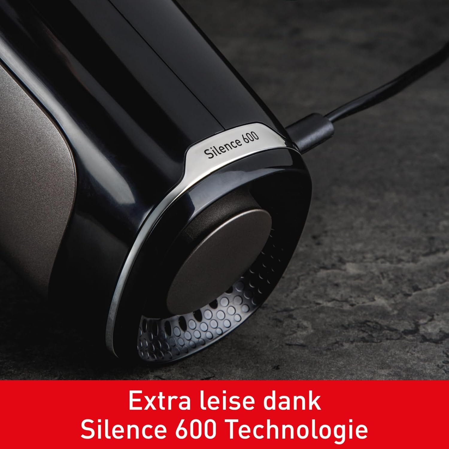 Ein schwarzer Mixer mit der Aufschrift 