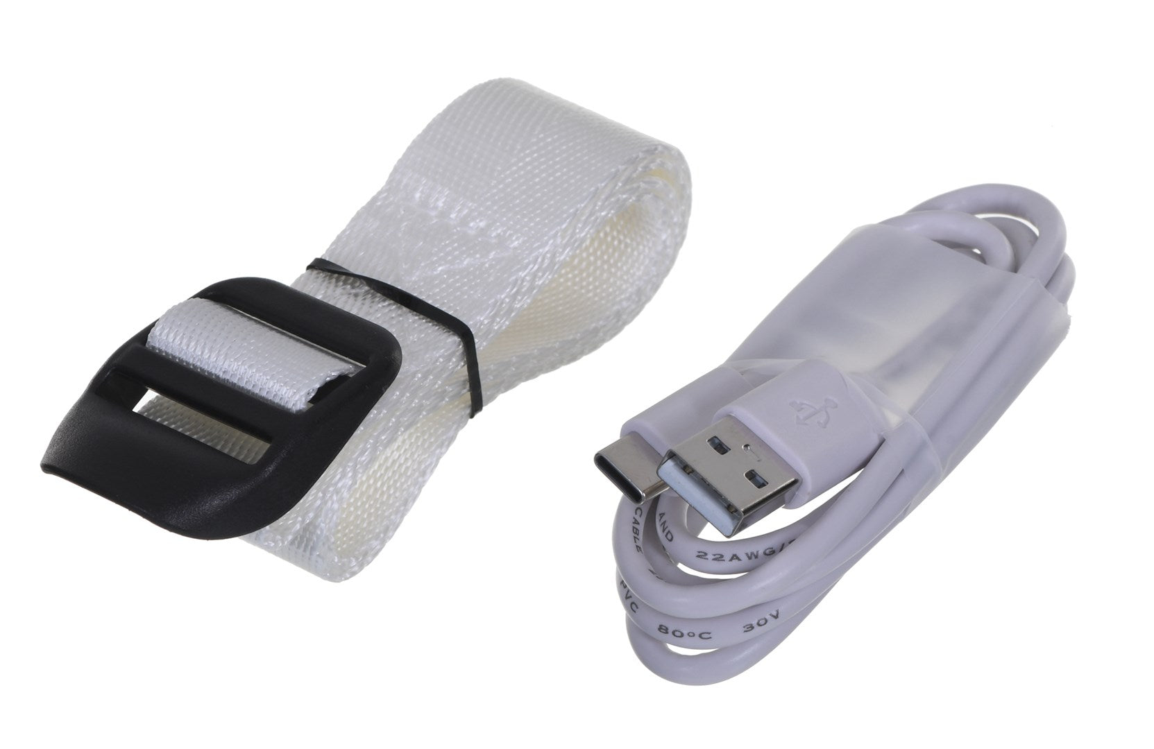 Ein weißes Gurtband mit schwarzer Schnalle und ein weißes USB-Kabel.