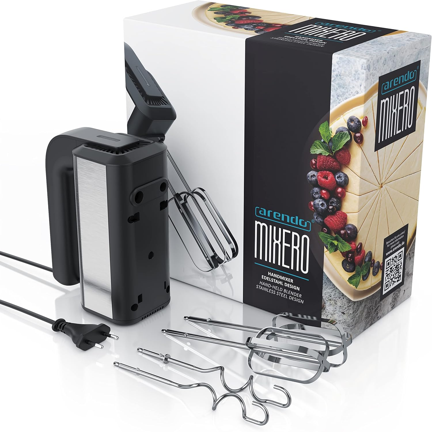 Ein schwarzer Handmixer mit Edelstahl-Akzenten und Zubehör auf weißem Untergrund.