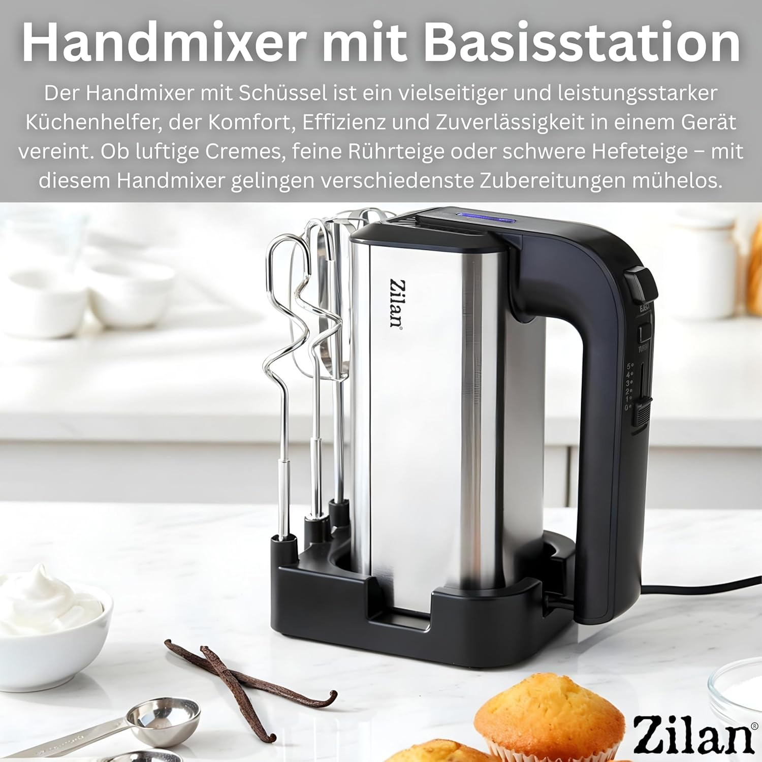 Ein silberner Handmixer mit schwarzer Basisstation und Rührbesen.
