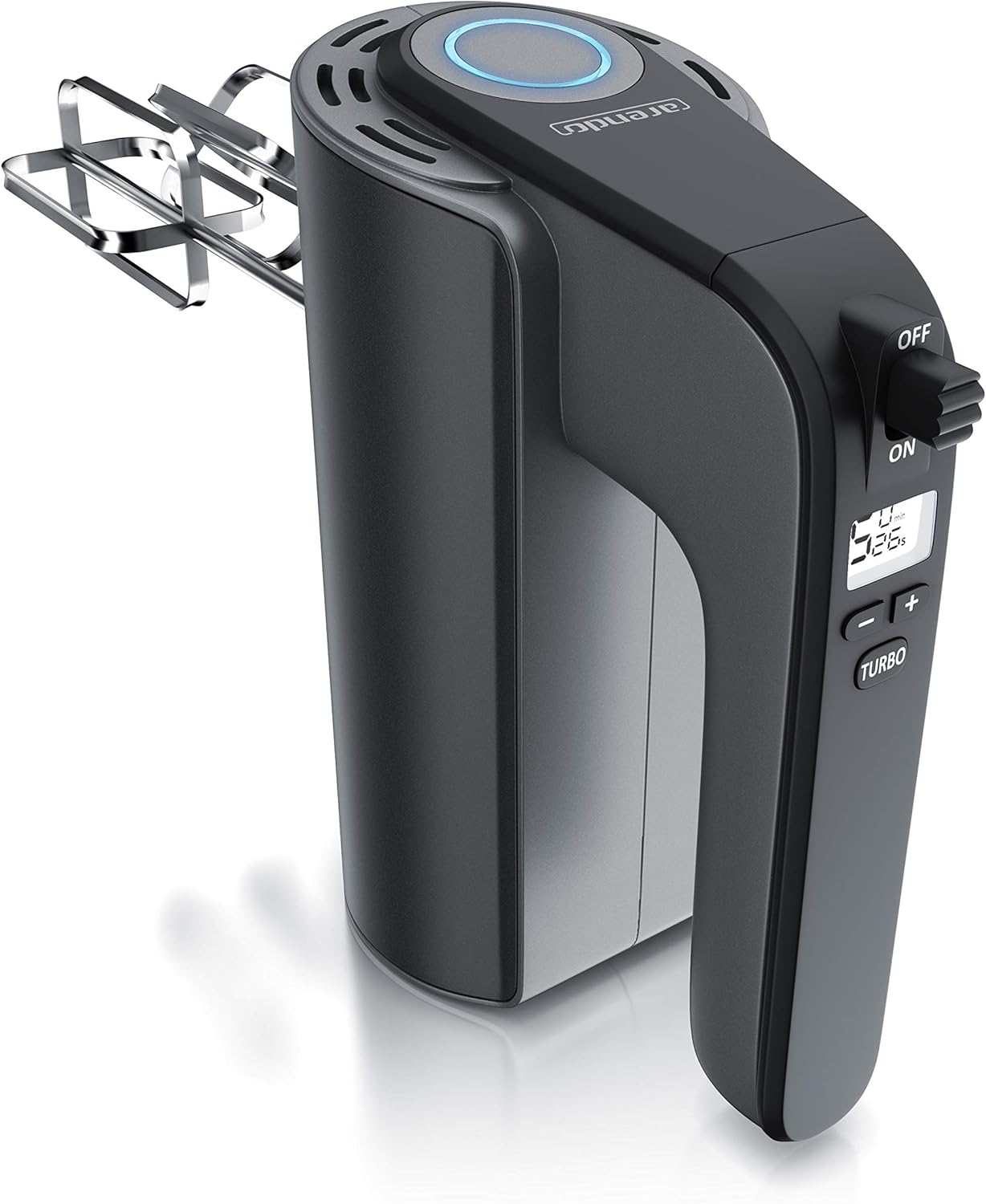 Ein schwarzer Handmixer mit Metallrührern, einem digitalen Display und blauer Akzentbeleuchtung.