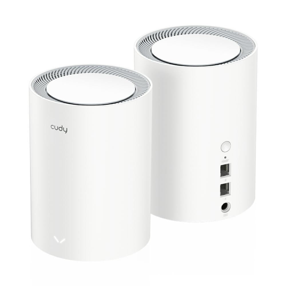 Twee witte cilindrische Cudy routers met geribbelde bovenkanten en poorten achter.