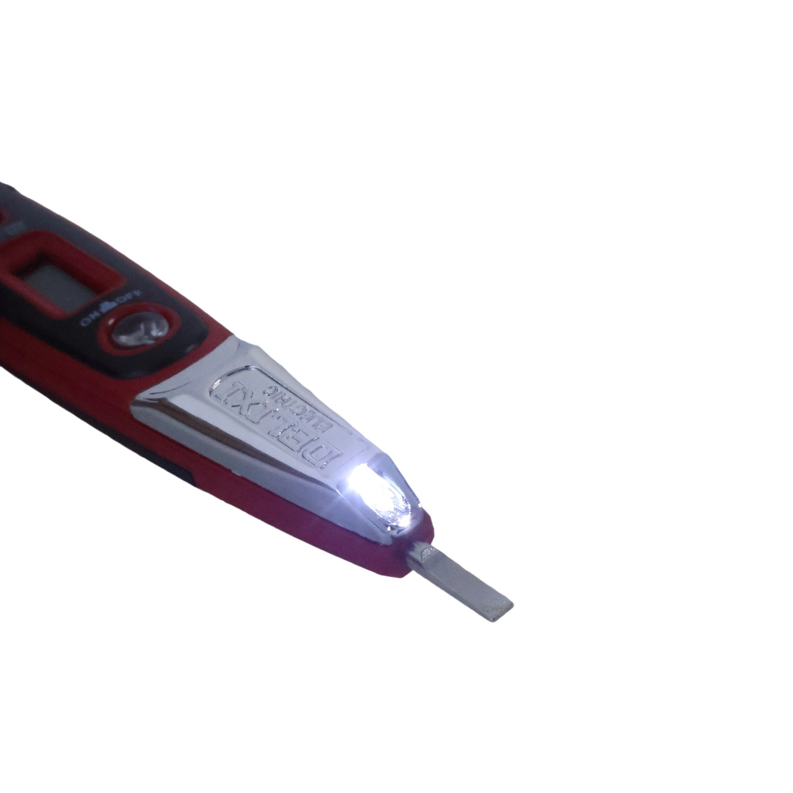 Ein rot-silbernes Spannungsprüfer mit eingeschalteter LED-Leuchte.
