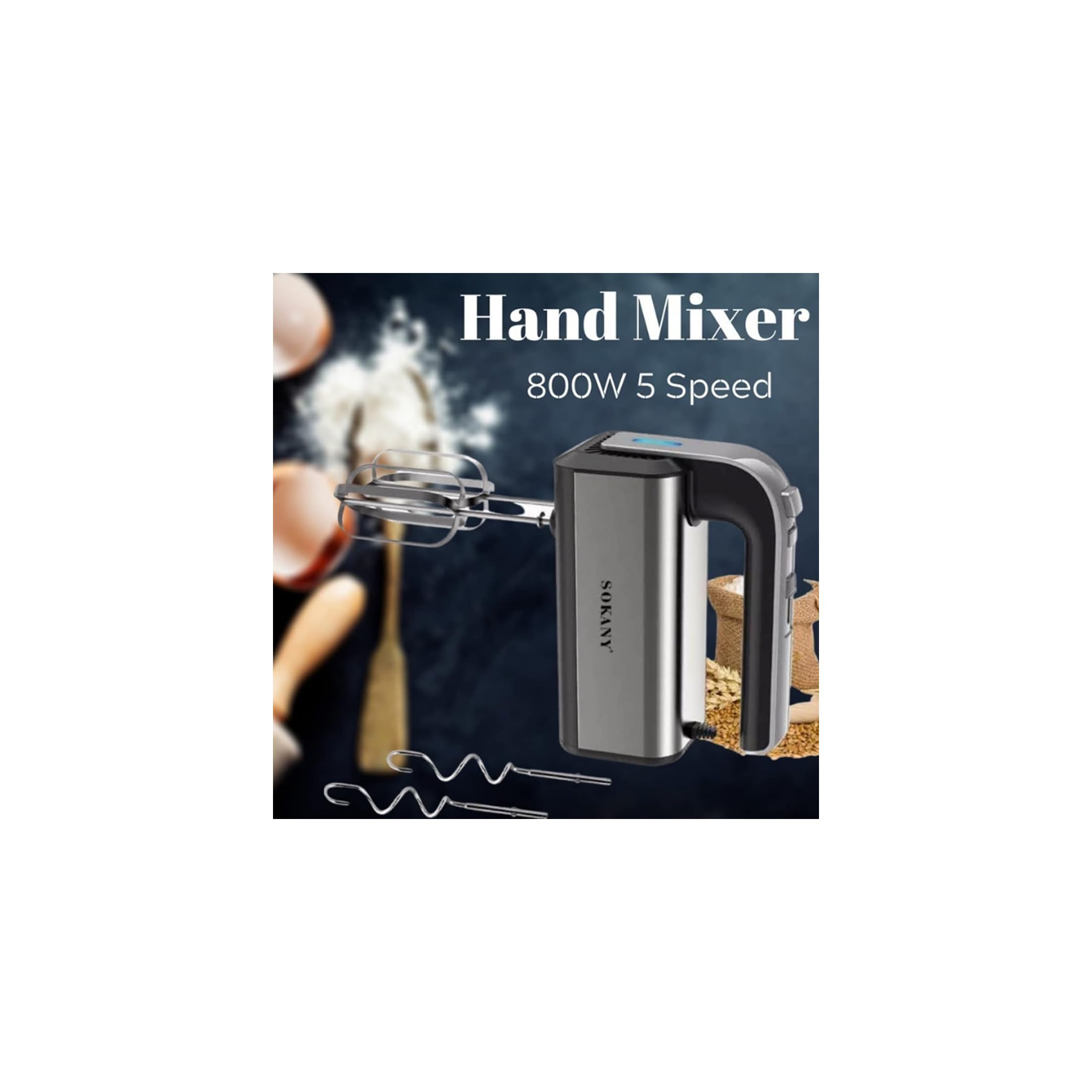 Ein silberner Handmixer mit Rührbesen, Eiern und Mehl.