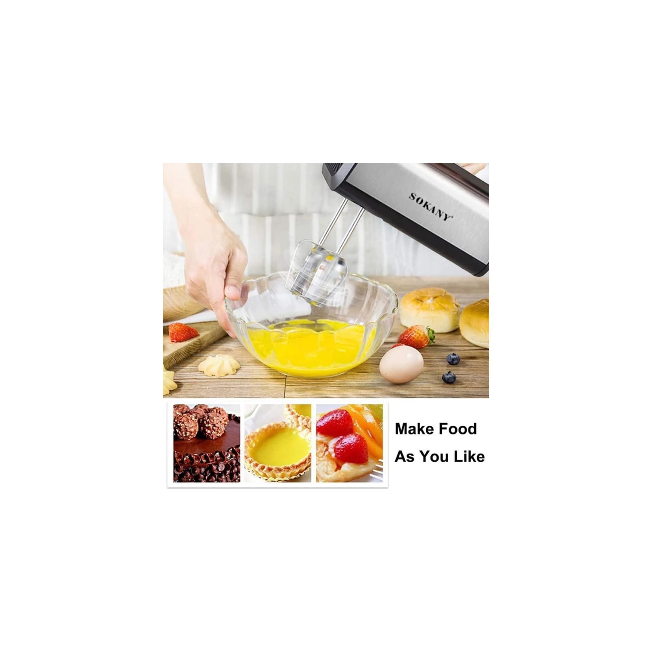 Handmixer schlägt Eier in einer Schüssel. Daneben sind Früchte und Gebäcke.