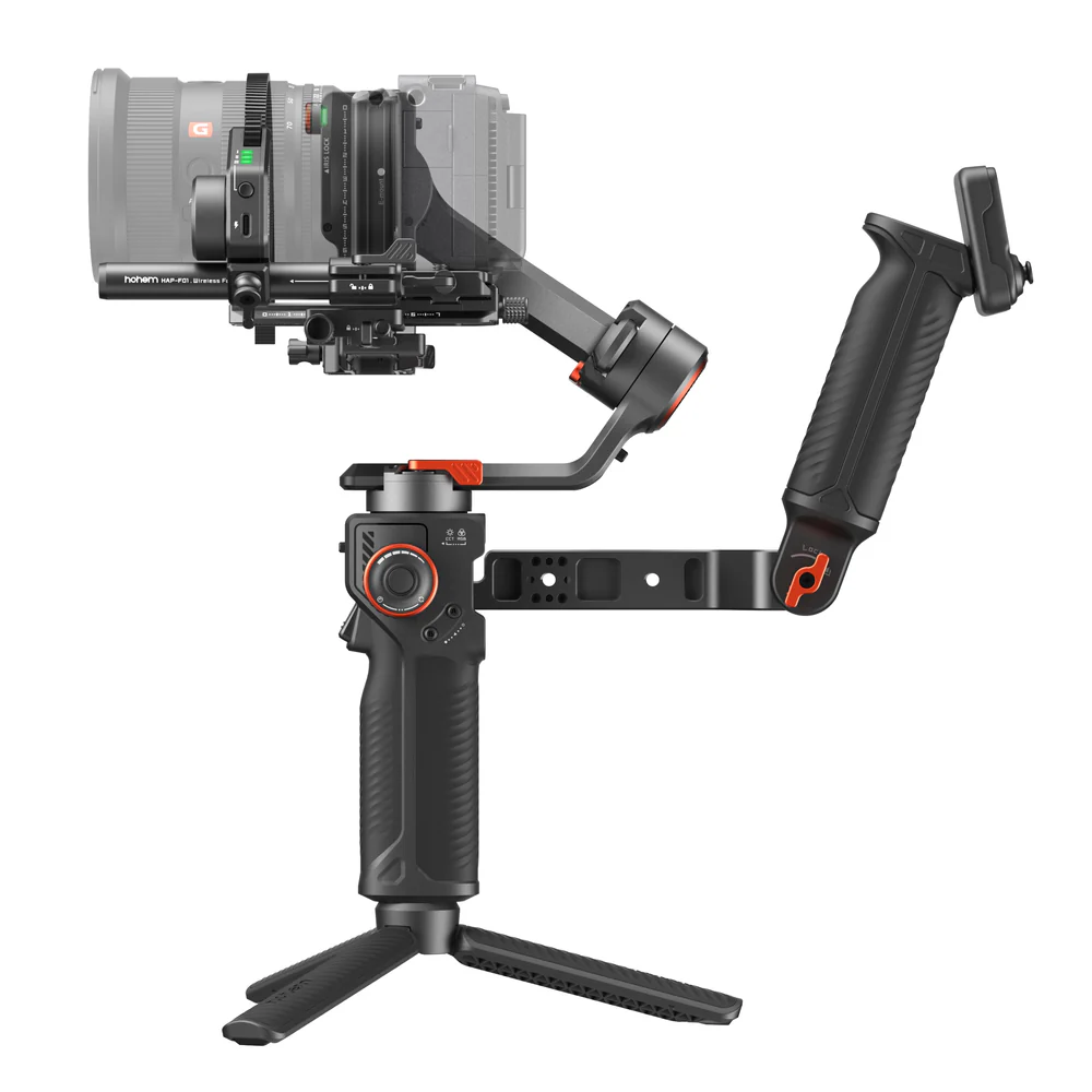 Ein Gimbal-Stabilisator für Kameras mit Griffen und Stativ auf weißem Hintergrund.