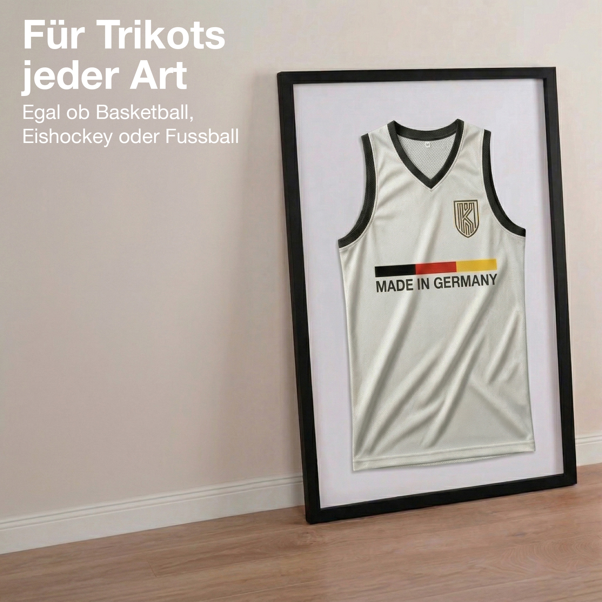 Ein weißes Trikot mit "Made in Germany" und deutschem Flaggenband.