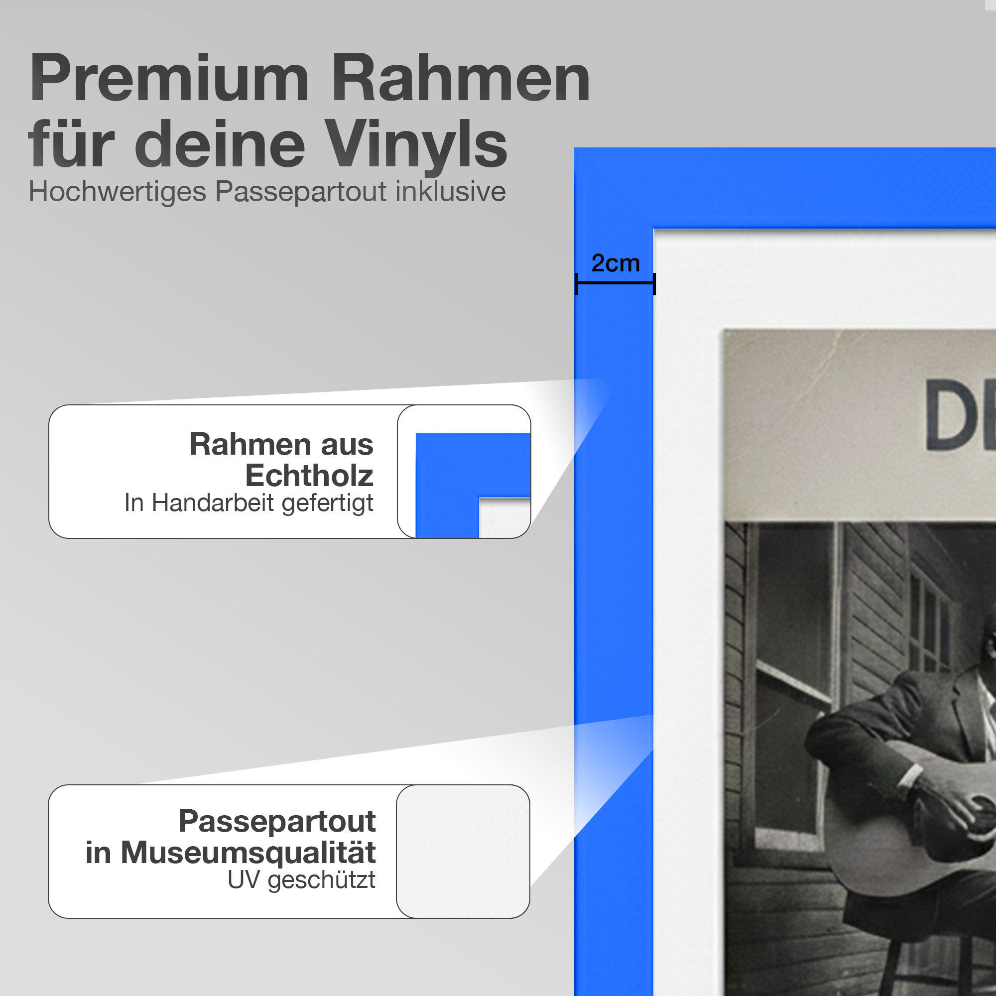 Blauer Rahmen mit Text über Vinyl-Rahmen und Passepartout. Detailansicht von Rahmen und Passepartout.