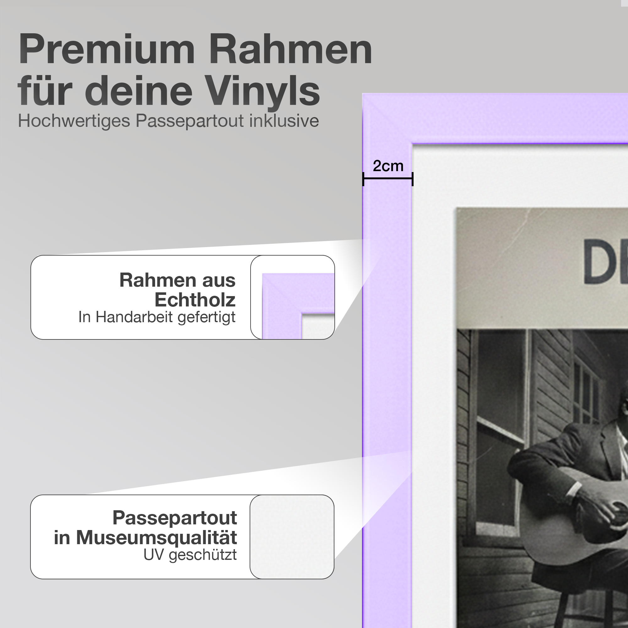 Lila Rahmen mit Text und Bild von Mann mit Gitarre. 2cm Breitenangabe.