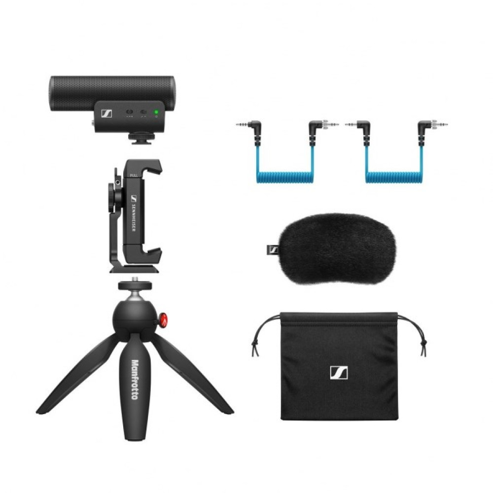 Sennheiser-Mikrofon-Kit mit Stativ, Kabeln, Windschutz und Tasche. Weißer Hintergrund.