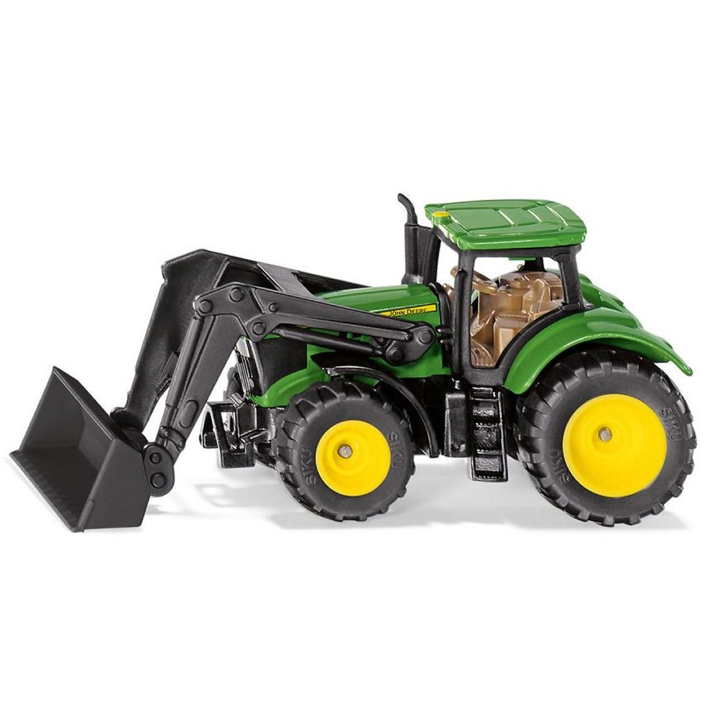 Ein grüner Spielzeugtraktor mit Frontlader und gelben Felgen steht vor weißem Hintergrund.