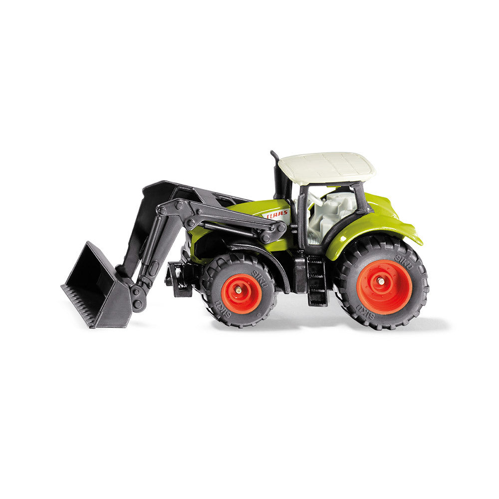 Grüner Spielzeugtraktor mit Lader, auf weißem Hintergrund.