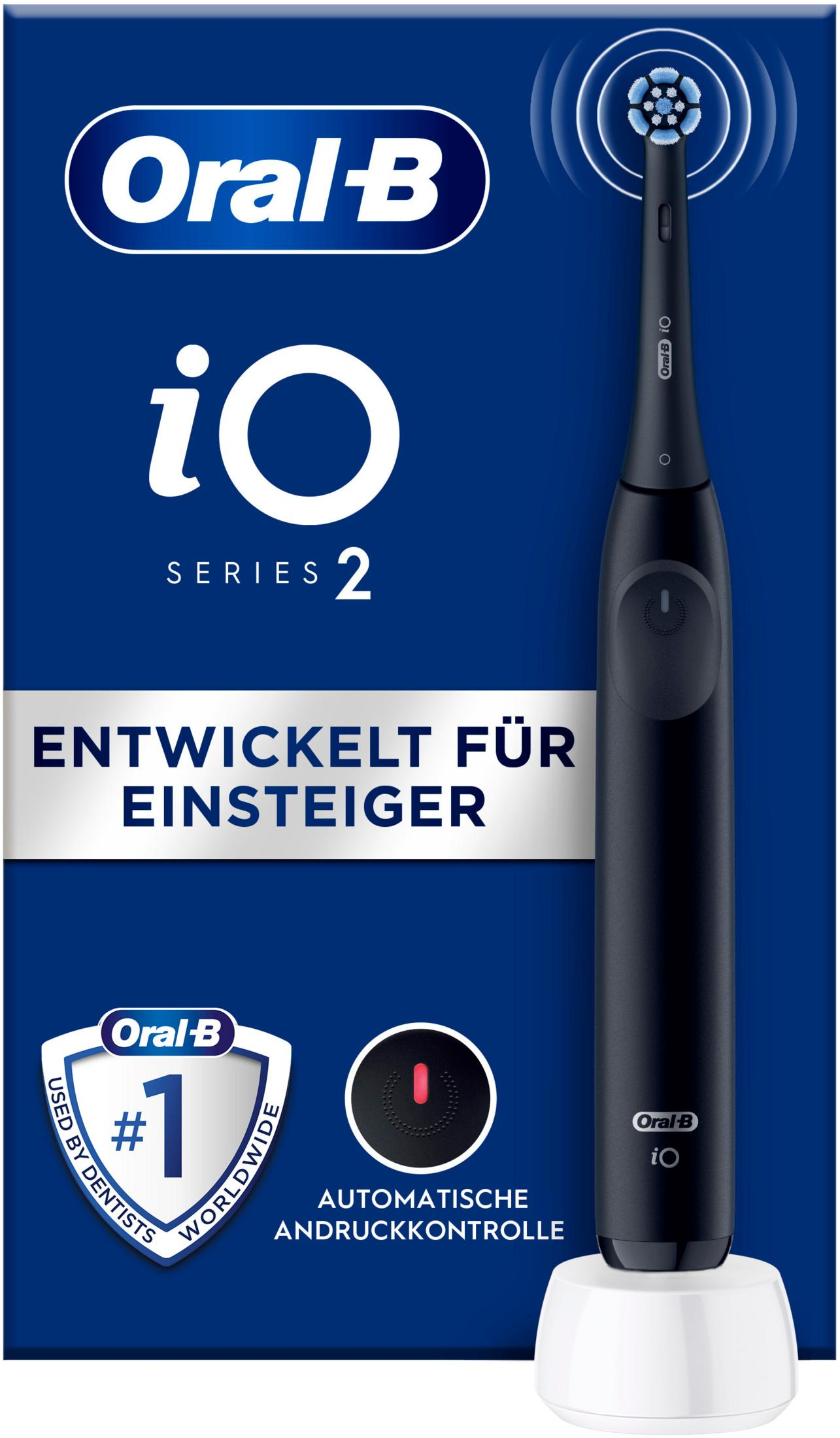 Spazzolino nero Oral-B iO Series 2 con testina blu e base di ricarica.