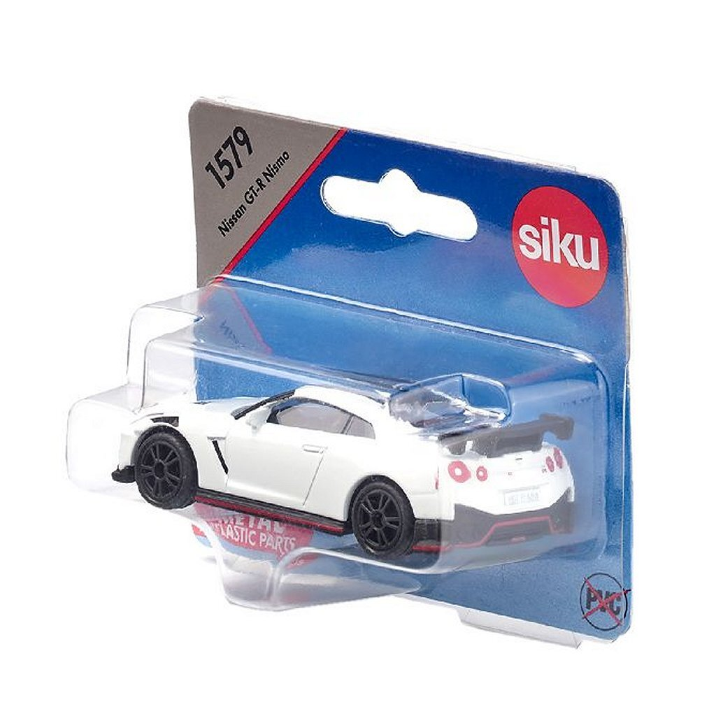 Ein weißes Nissan GT-R Nismo Spielzeugauto in einer Blisterpackung mit Siku-Logo.