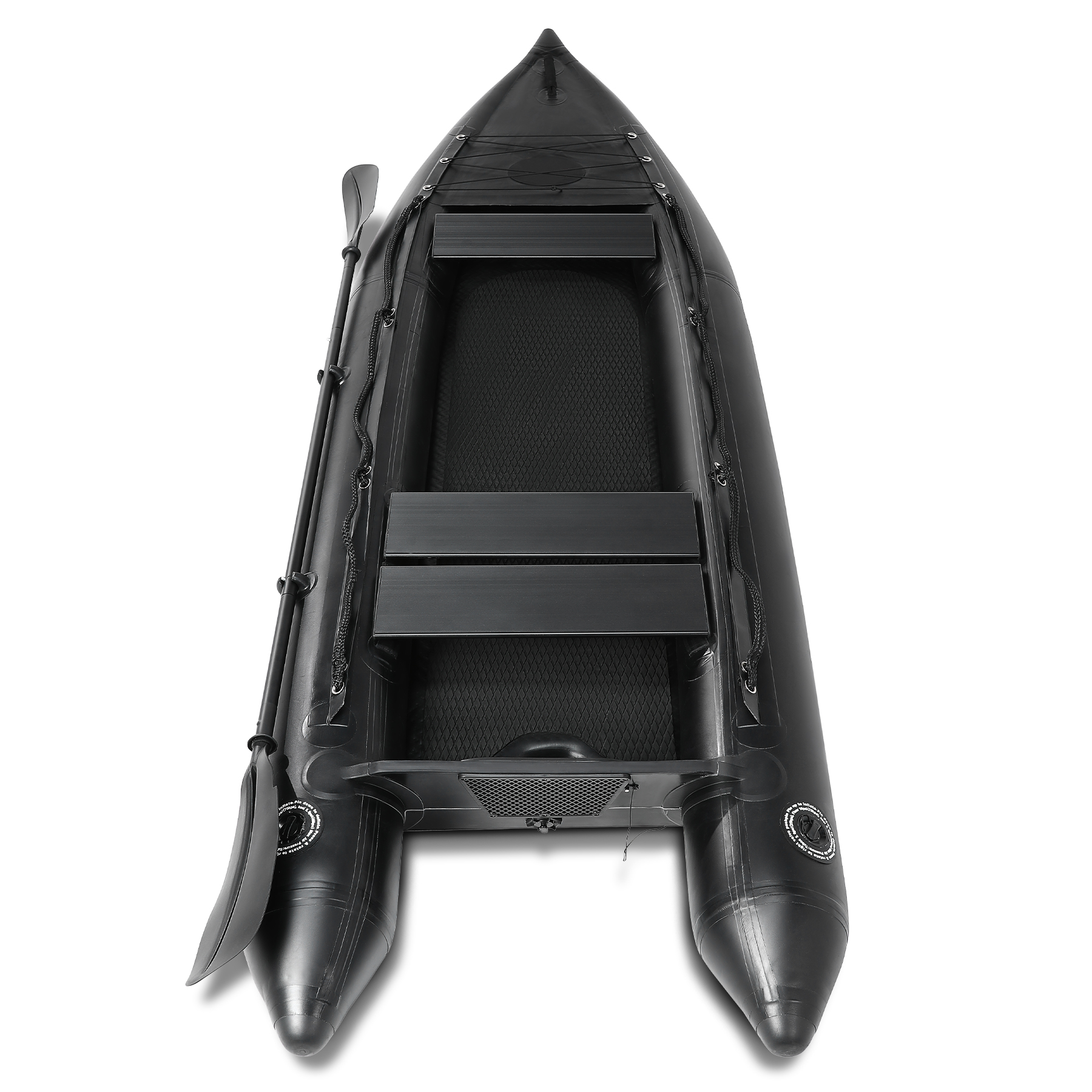 Ein schwarzes Schlauchboot mit Paddel, zwei Sitzbänken und Gummiseil.
