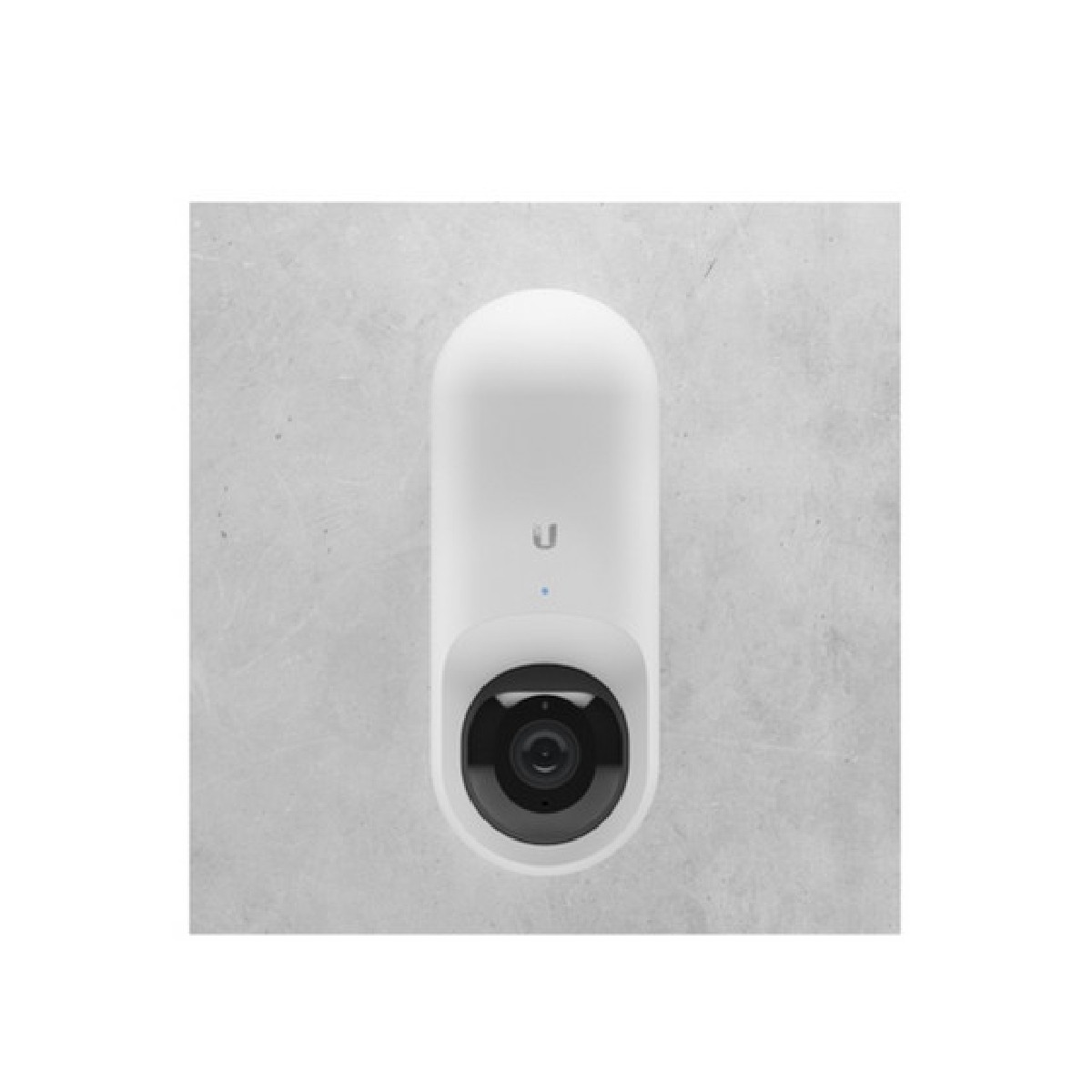Telecamera di sicurezza bianca con lente nera su sfondo grigio.