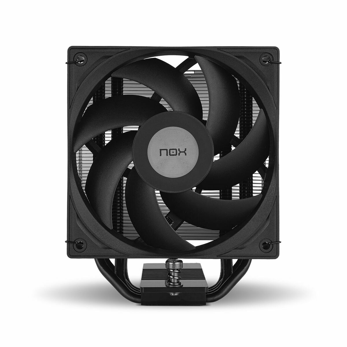 Enfriador de CPU negro con ventilador y aletas sobre fondo blanco.