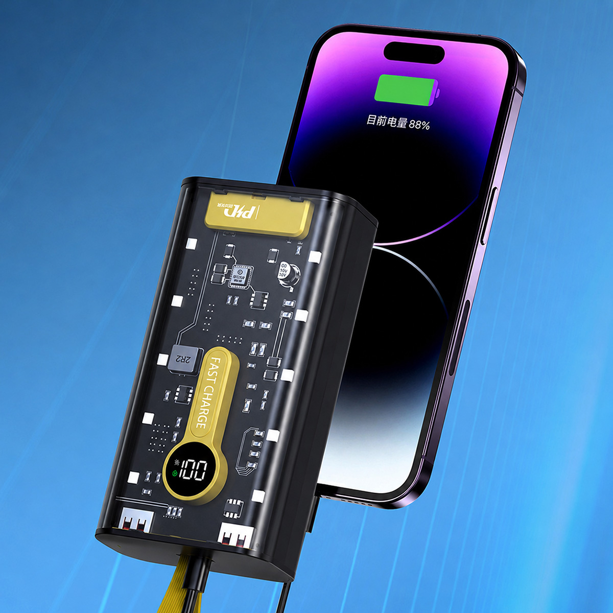 Un banco de energía negro con circuito expuesto está cargando un smartphone púrpura con 88% de batería.
