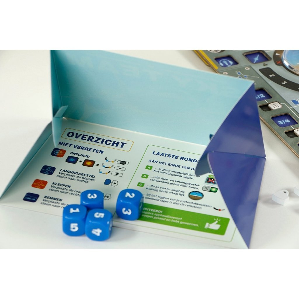 Bordspel met dobbelstenen en instructiekaarten. Blauwe dobbelstenen tonen nummers.