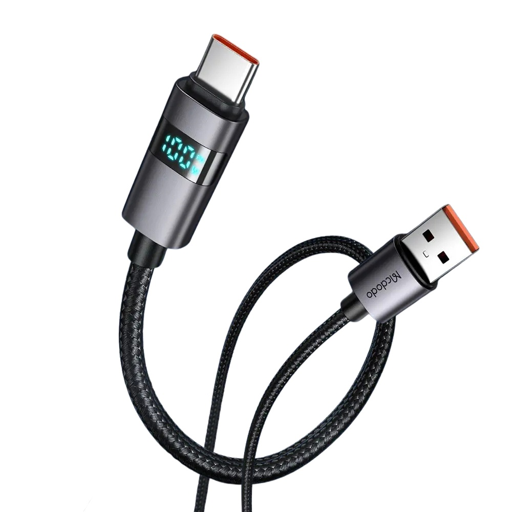 Dijital ekranlı ve turuncu vurgulu gri USB-C - USB-A kablosu.