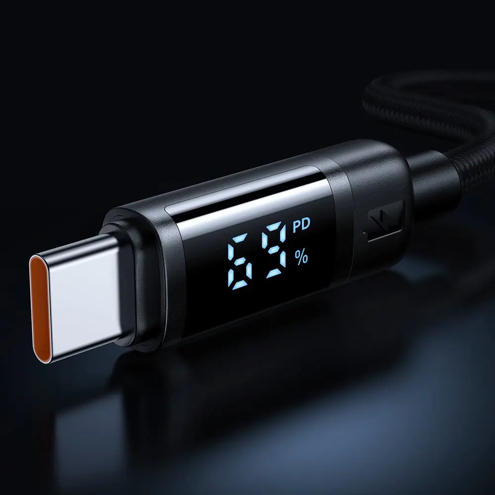 69% şarj gösteren dijital ekranlı siyah USB-C kablosu.