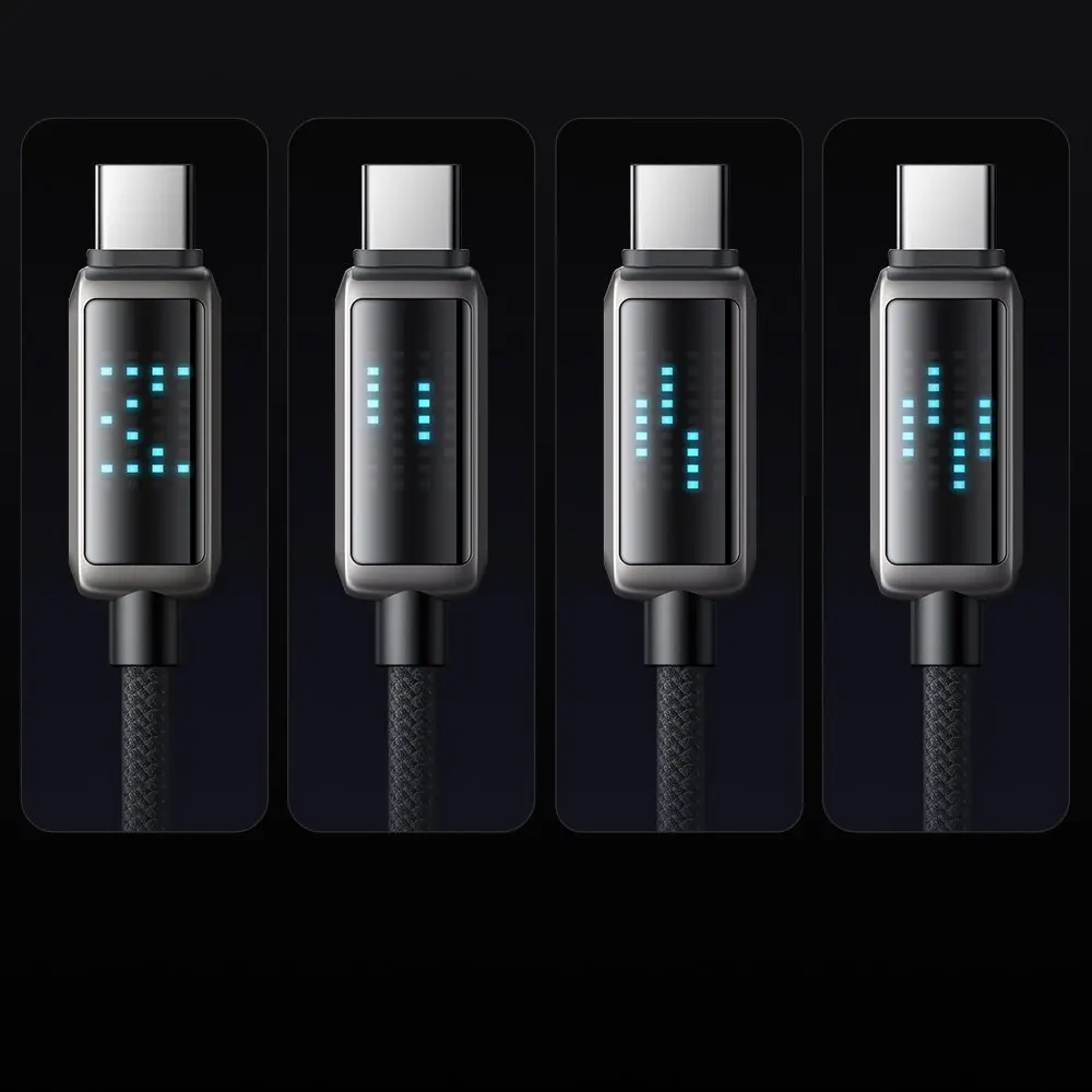 Farklı şarj simgeleri gösteren dijital ekranlı dört USB-C kablosu.