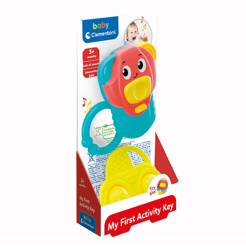Chiave giocattolo interattiva Baby Clementoni rossa, blu e gialla. Sotto un giocattolo a forma di auto gialla.