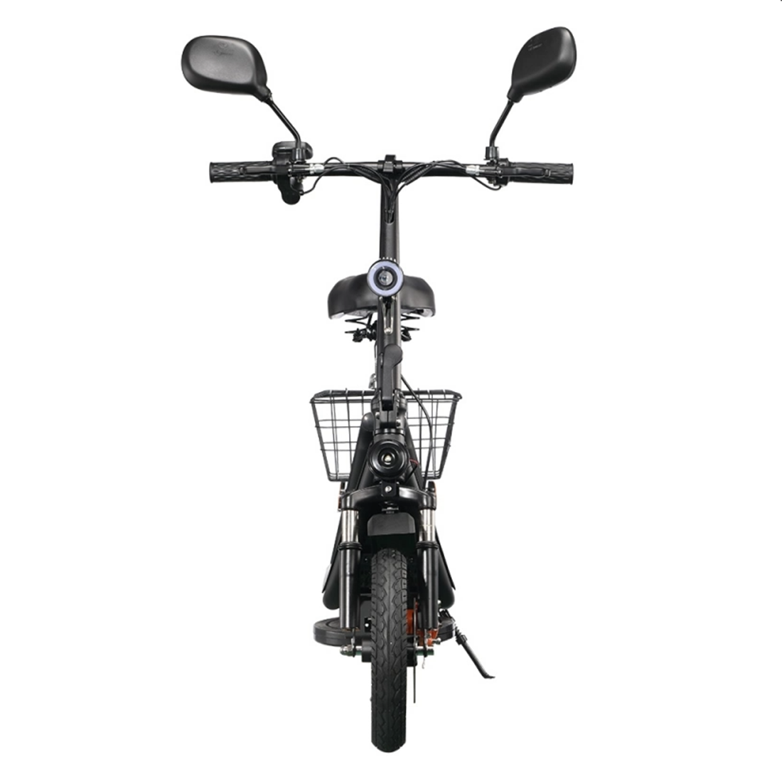 Vista frontale di uno scooter elettrico nero con cestino e faro grande.