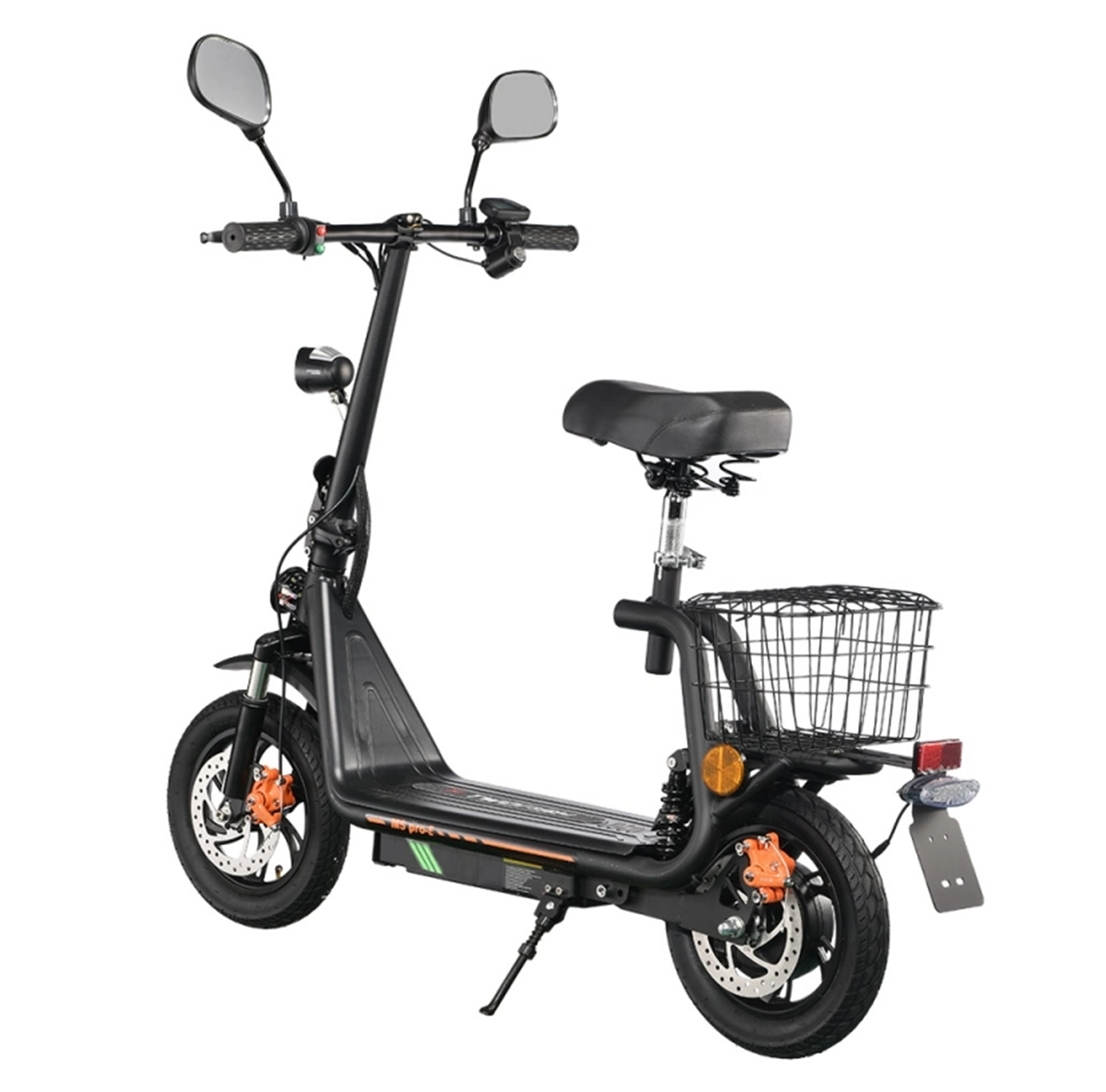 Monopattino elettrico nero con sedile, cestino e specchietti. Sfondo bianco.