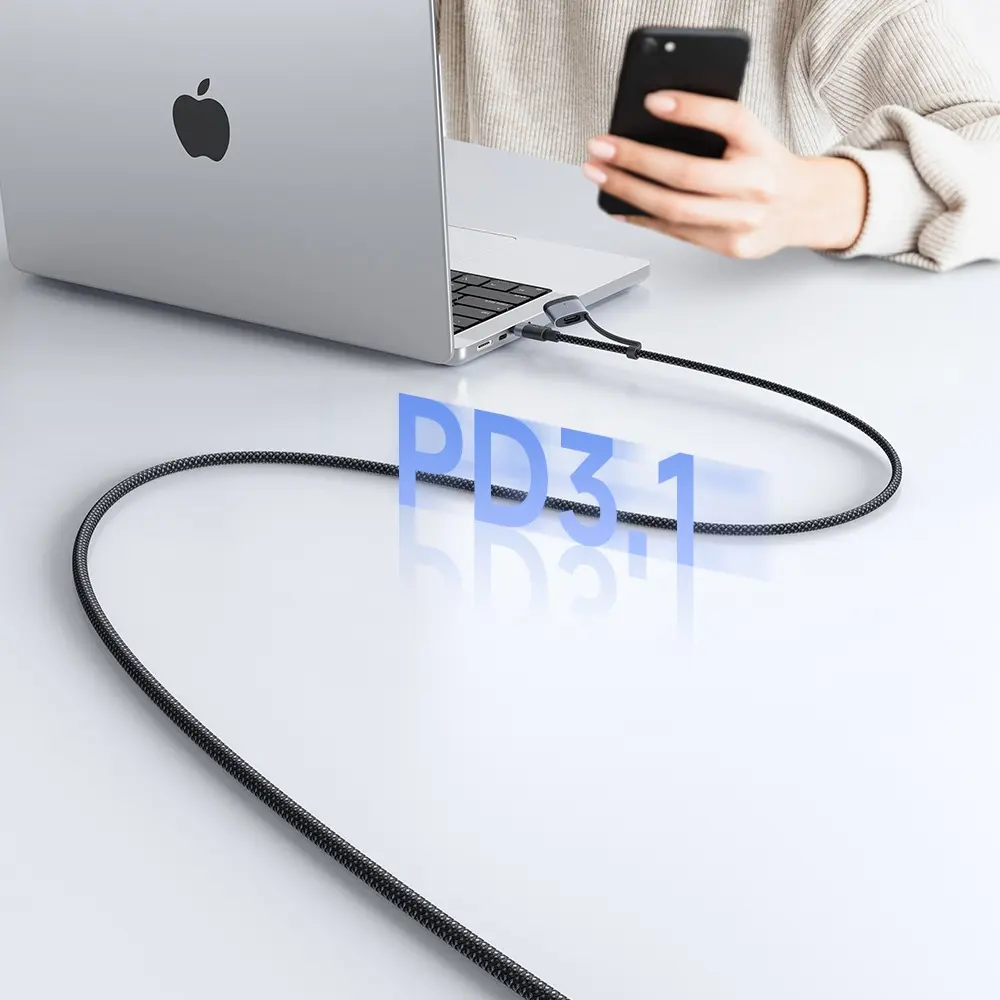 Siyah bir kablo MacBook ve akıllı telefonu bağlıyor. PD3.1.