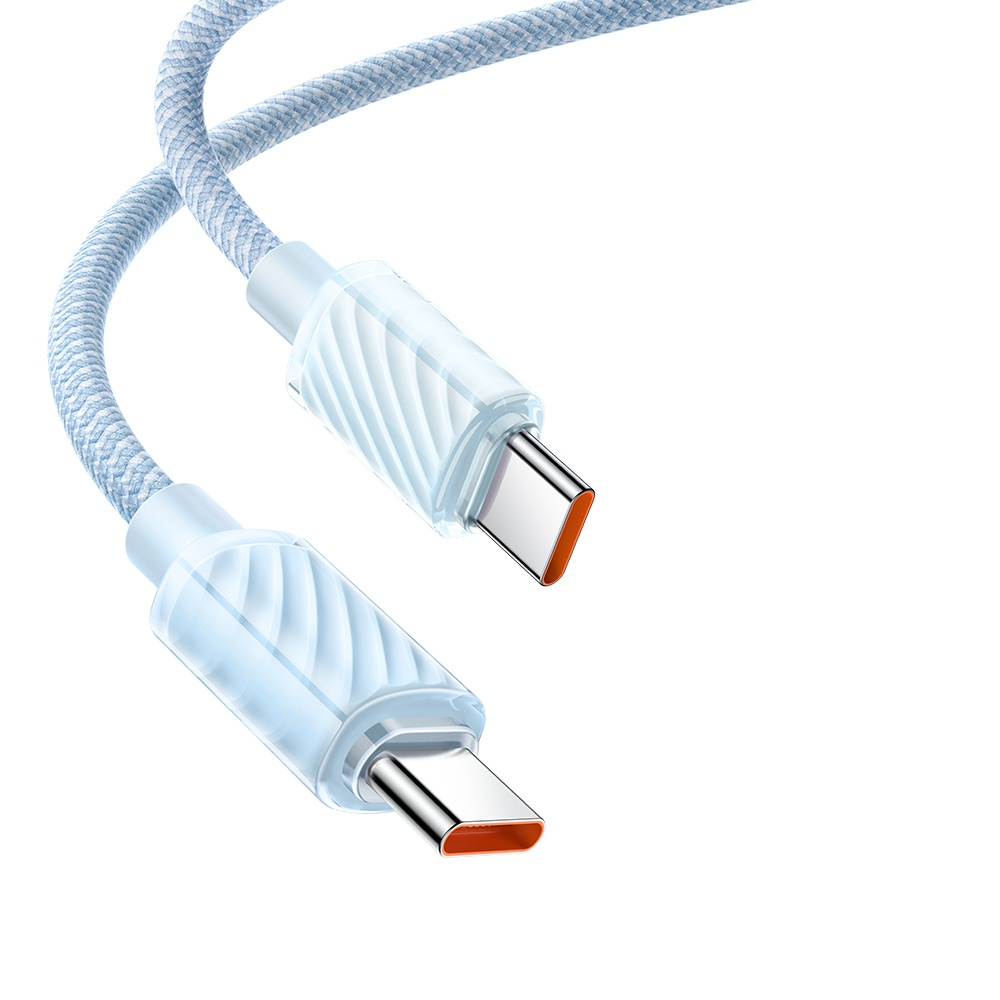 Beyaz arka plan üzerinde iki konektörlü açık mavi USB-C kablosu.