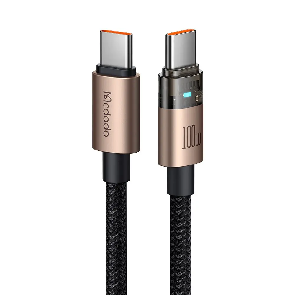 Bronz konektörlü ve siyah örgülü kablolu iki adet USB-C kablosu.