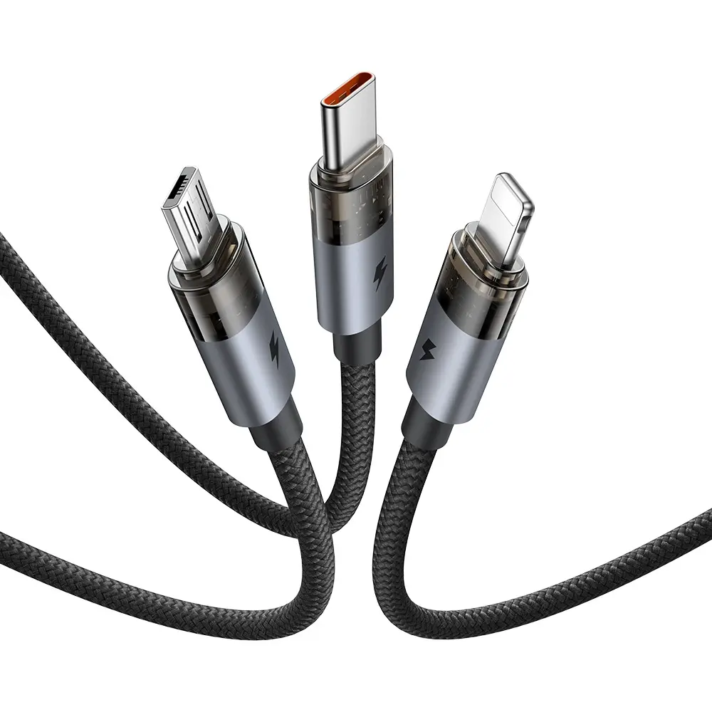 Farklı konektörlere sahip üç şarj kablosu: USB-C, Lightning ve Micro-USB.