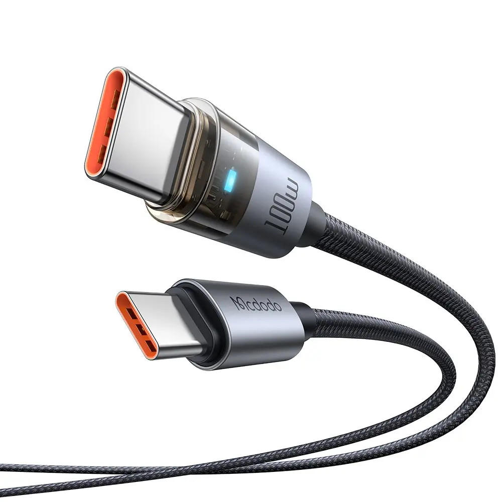 100W işaretli ve turuncu uçlu iki adet USB-C kablosu.