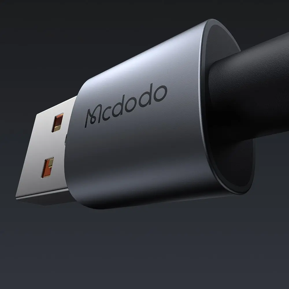 McDodo logolu gri USB konektör ve siyah kablo.