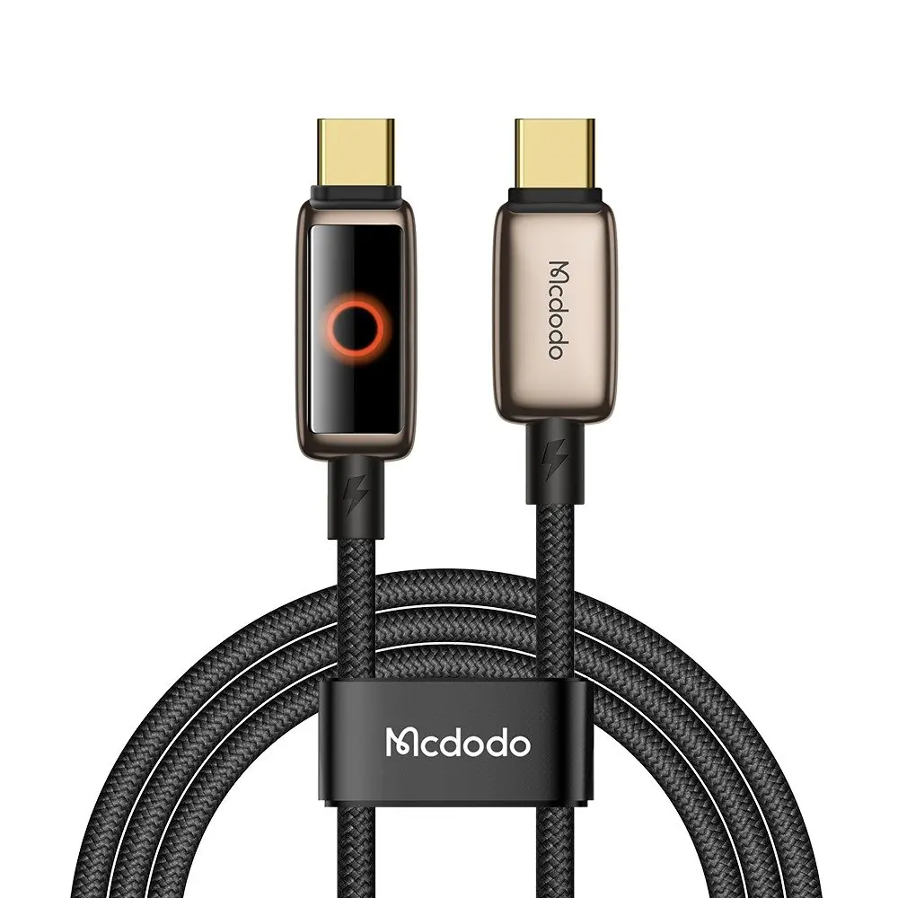 Altın konnektörlü siyah USB-C kablo, kırmızı daire gösteren ekran.