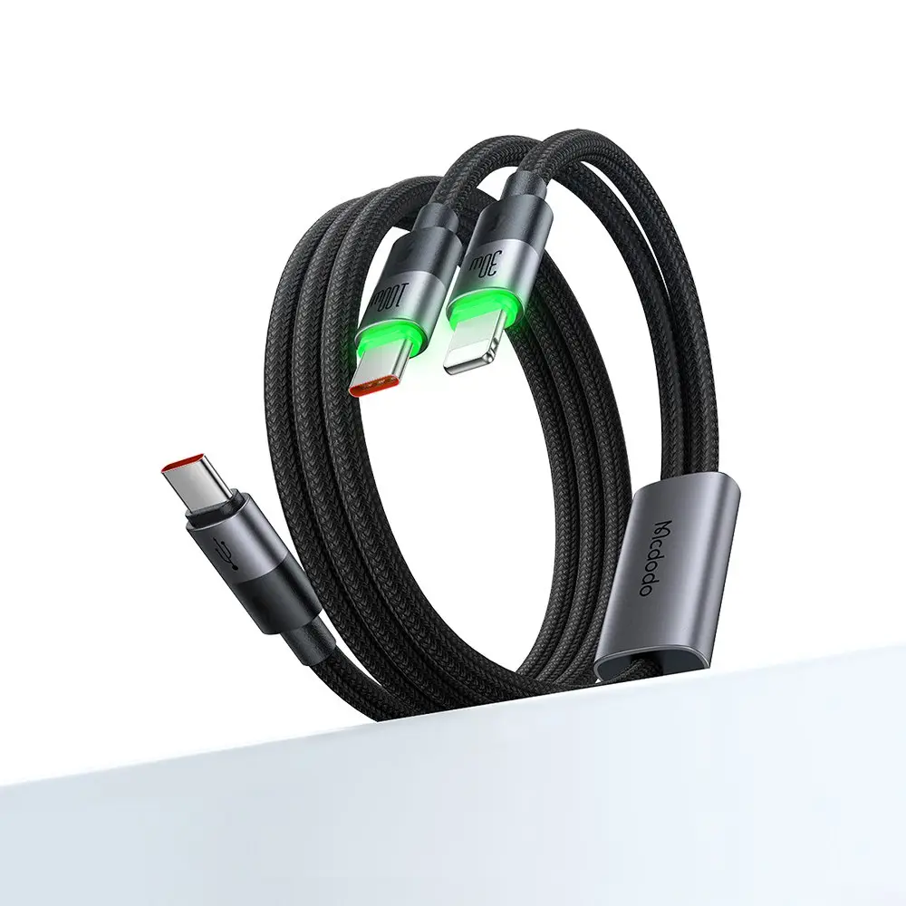 Yeşil LED göstergeli siyah USB-C - USB-C ve USB-C - Lightning kablosu.
