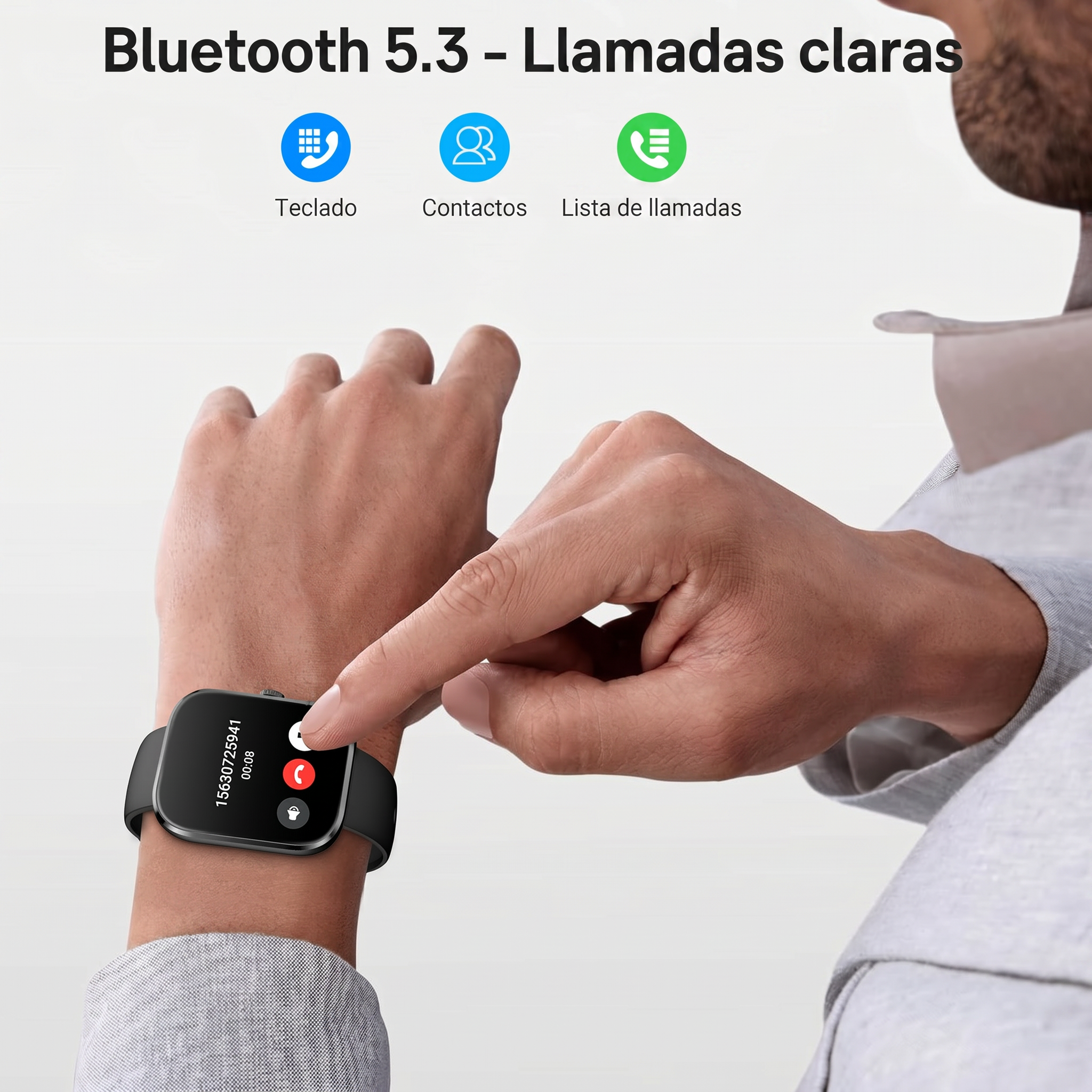 Una persona toca la pantalla de un reloj inteligente negro que muestra una llamada entrante.