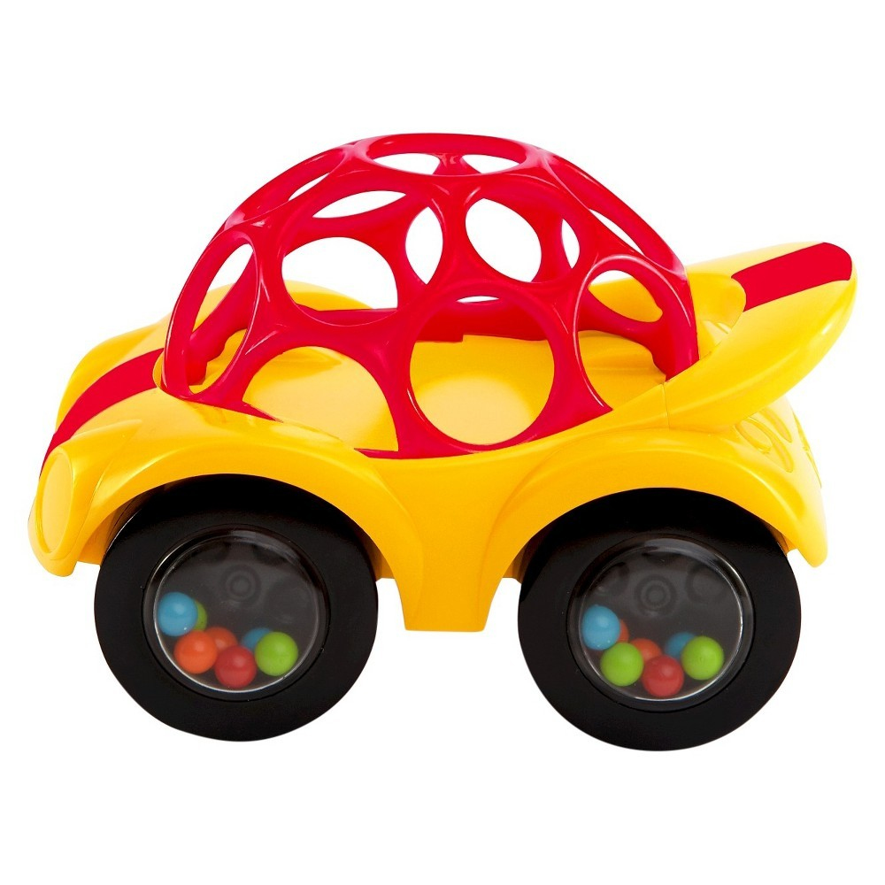 Ein gelbes Spielzeugauto mit rotem Gitterdach und bunten Kugeln in den Rädern.