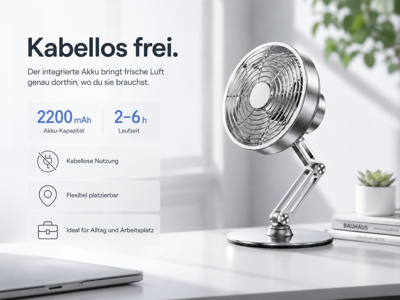 Ein silberner Tischventilator steht auf einer weißen Tischplatte. Text über Akku und Nutzung.
