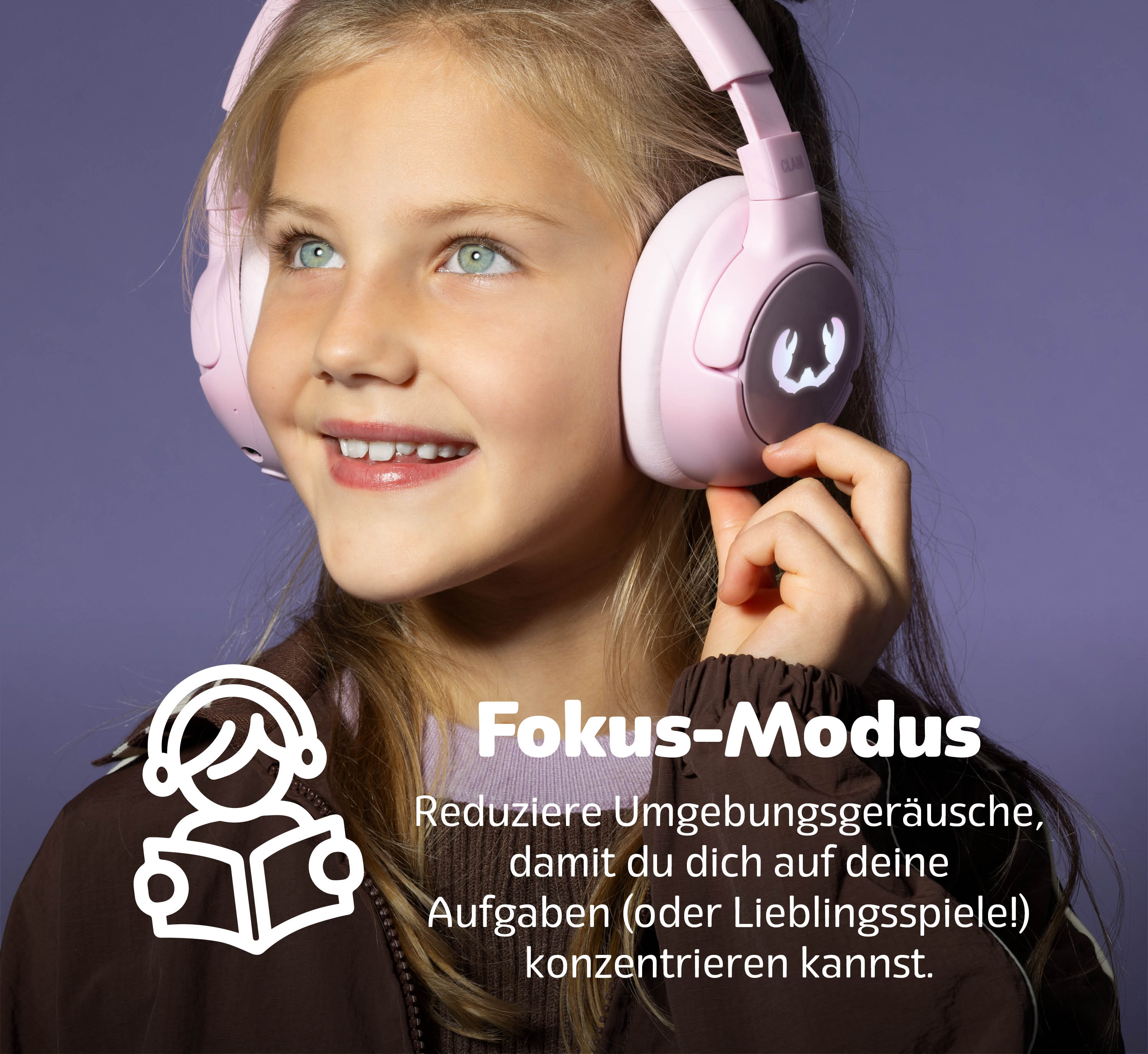 Ein Mädchen mit blauen Augen trägt einen rosafarbenen Kopfhörer und lächelt. Text überlagert Fokusmodus.