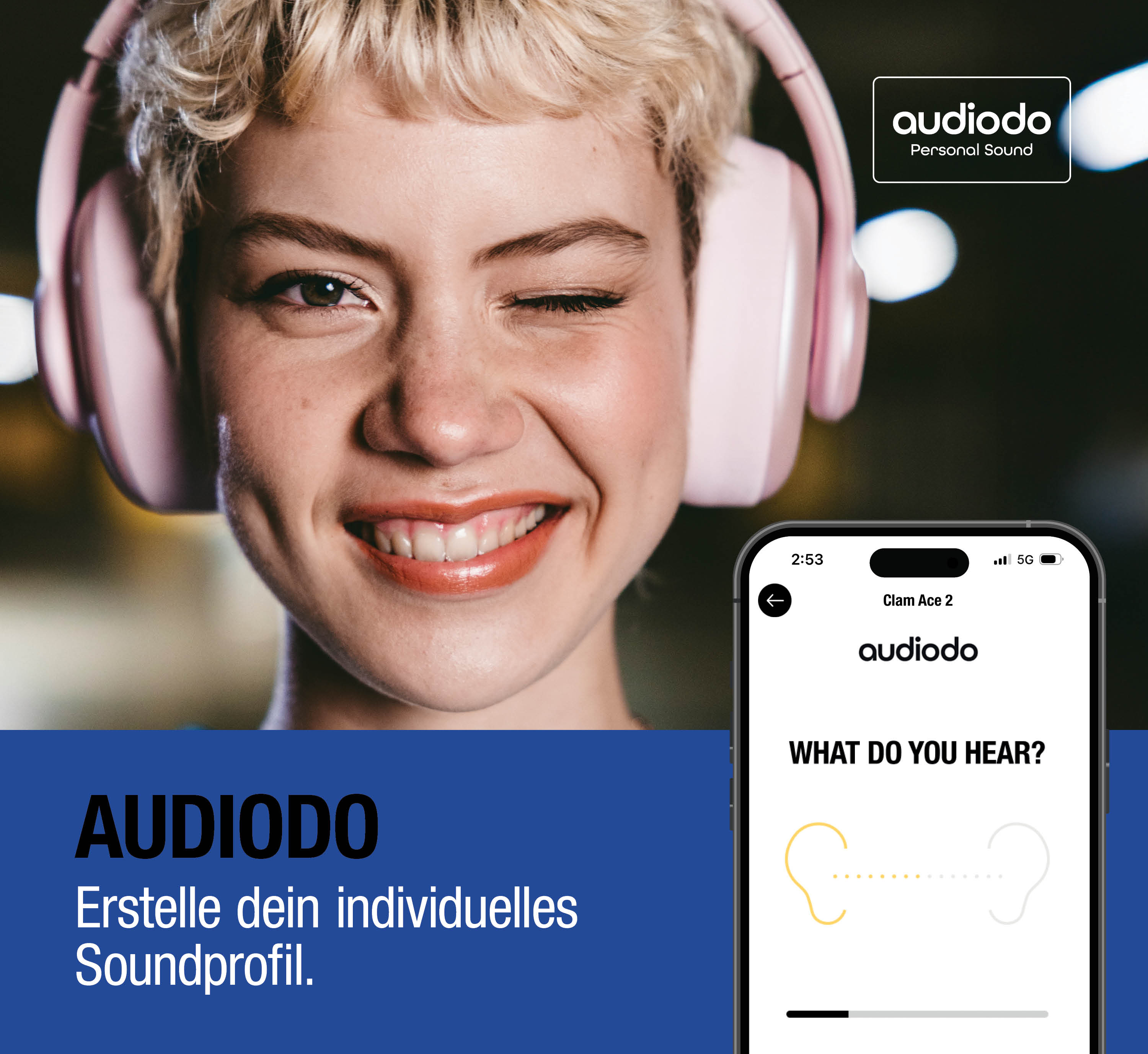 Eine Frau mit rosafarbenen Kopfhörern zwinkert. Ein Smartphone zeigt die App.