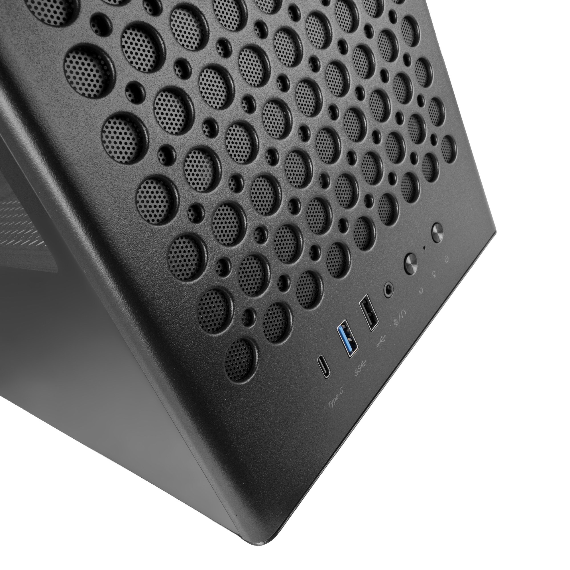 Caja de ordenador negra con muchas rejillas circulares y puertos.