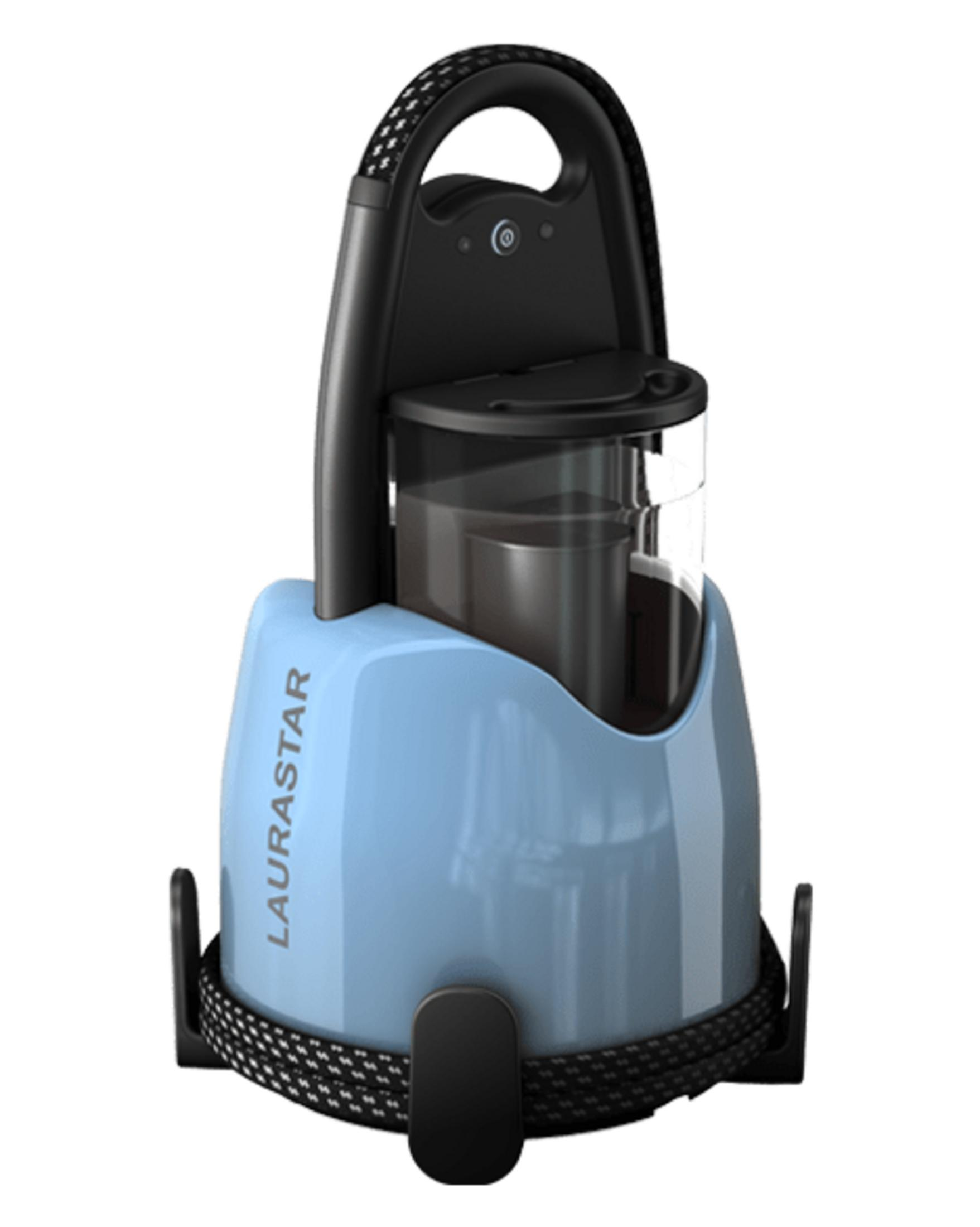 Ein hellblauer Dampfglätter mit schwarzem Griff und transparentem Wassertank.