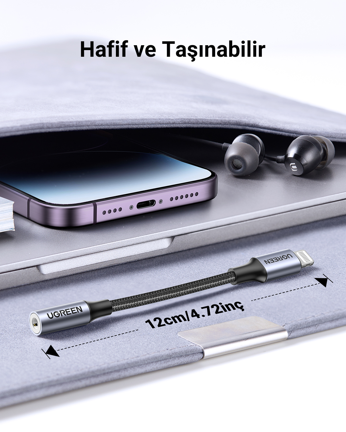 UGREEN logolu 12cm'lik gri kablo, akıllı telefon ve kulaklığın yanında.