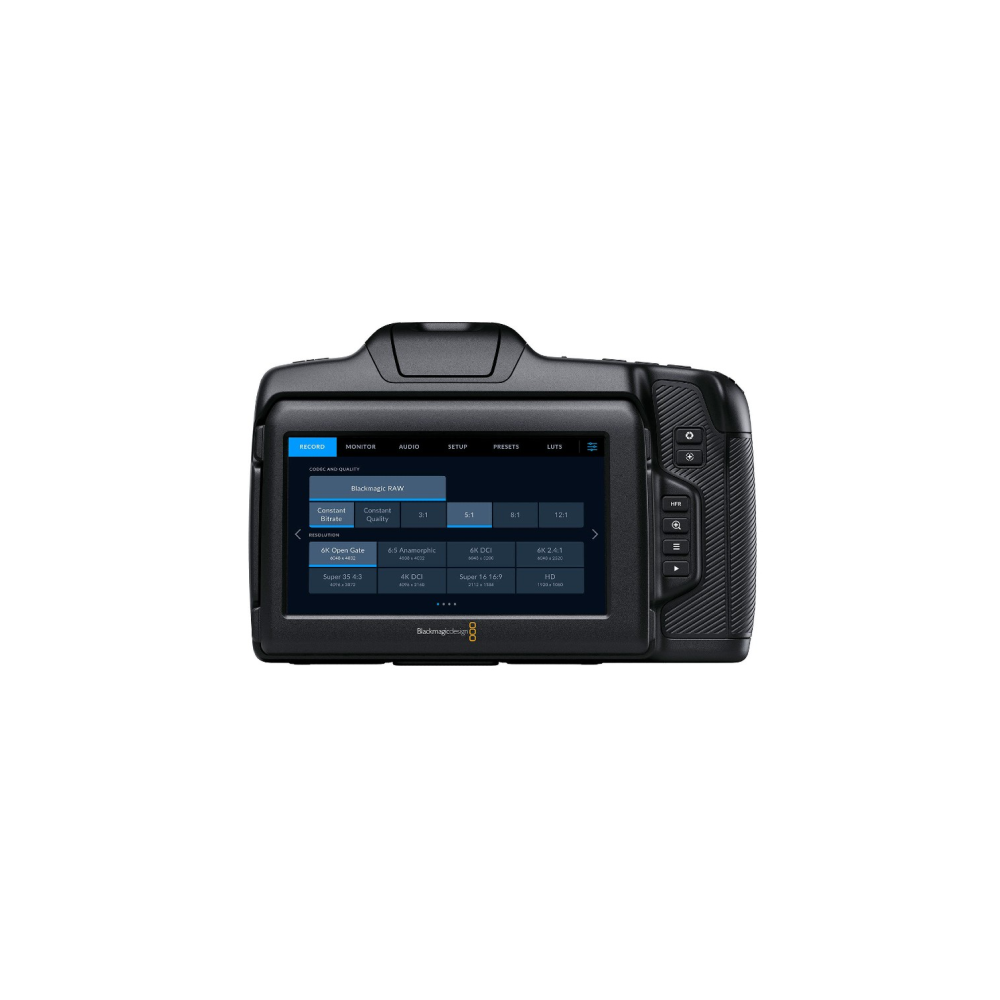 Ein schwarzes Blackmagic Design Kameragehäuse mit einem dunklen Bildschirm, der Videoeinstellungen zeigt.