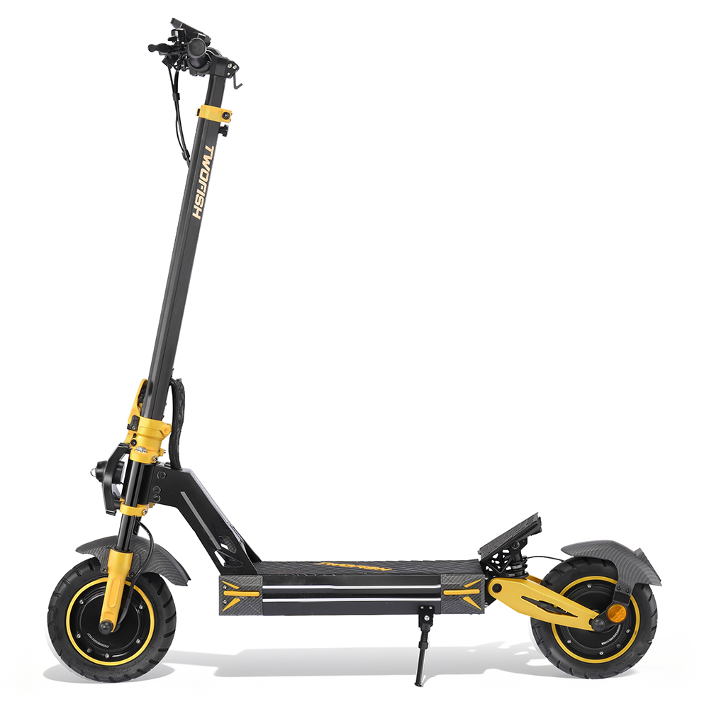 Uno scooter elettrico nero e giallo su sfondo bianco.